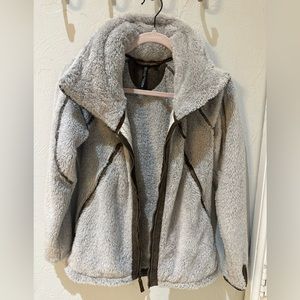 KUHL Women’s Flight Jacket Size Small Cream / White